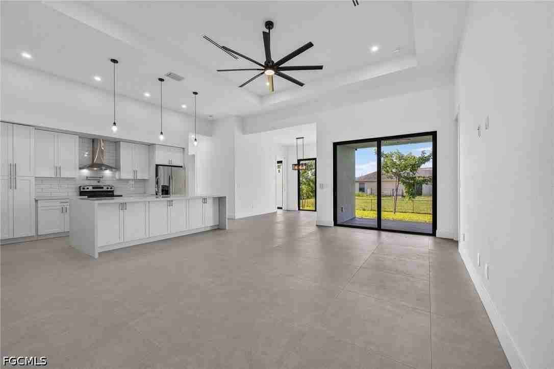 1728 Kismet Pkwy W - Photo 7 of 34