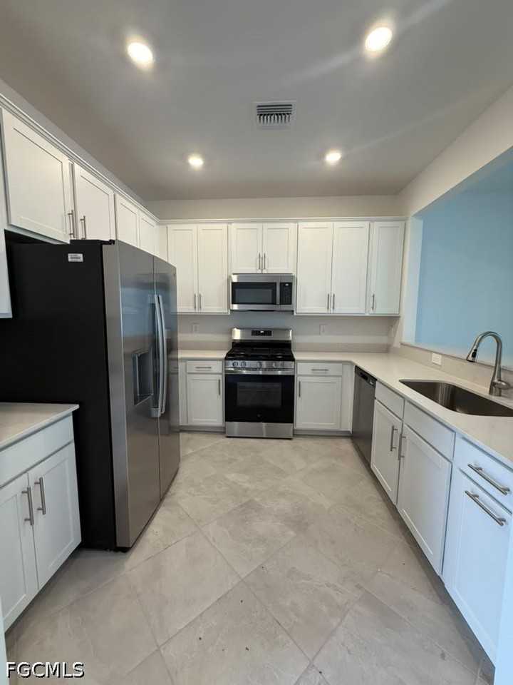 14828 Bluewater Rd - Photo 7 of 43