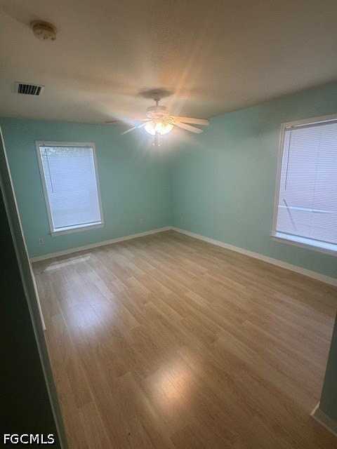 722 Sw 35th St - Photo 2 of 10
