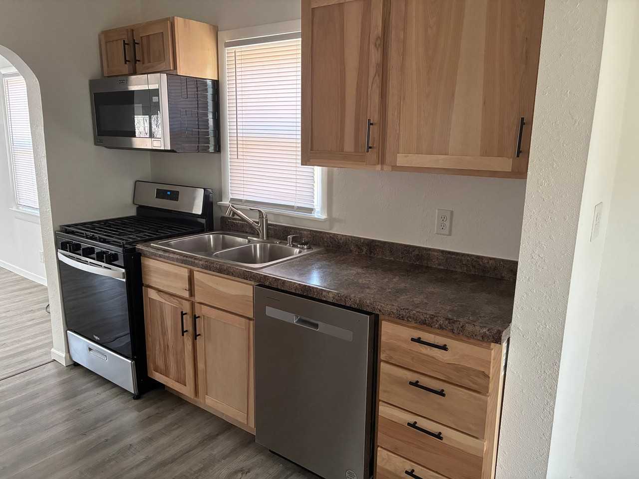 2128 E North Grand Ave - Photo 3 of 10
