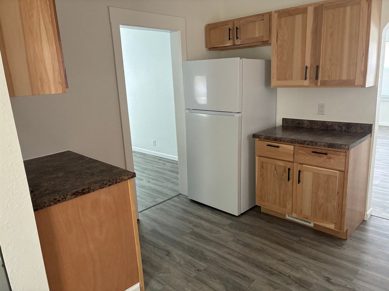 2128 E North Grand Ave - Photo 4 of 10