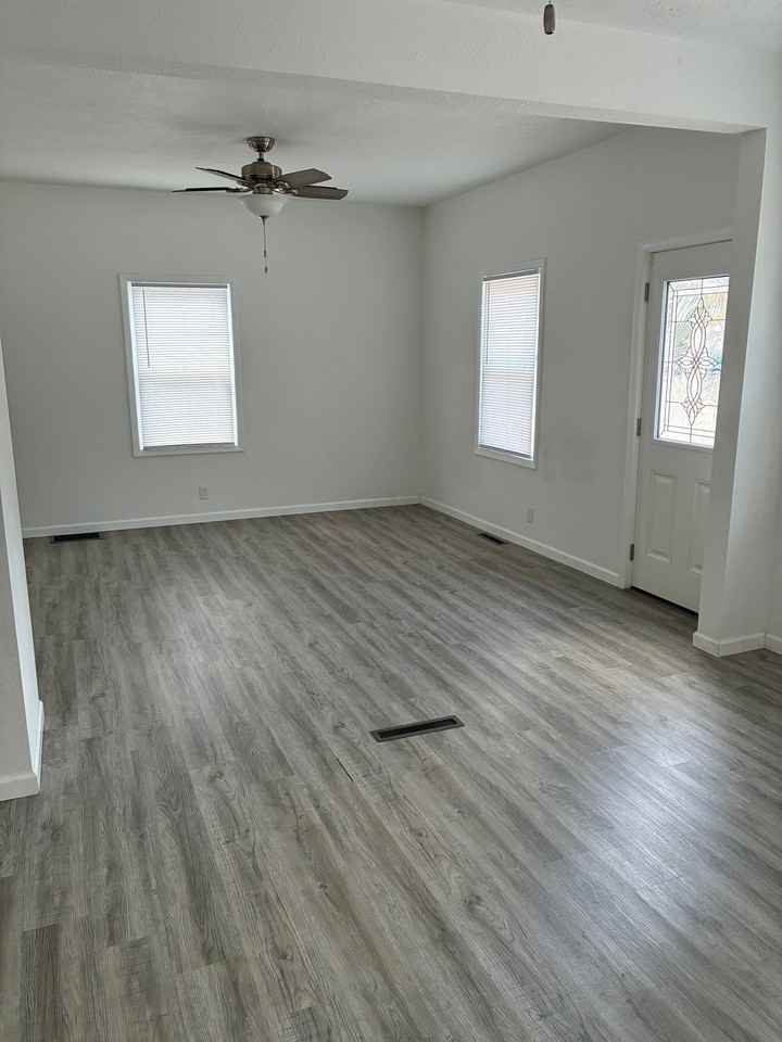 2128 E North Grand Ave - Photo 7 of 10