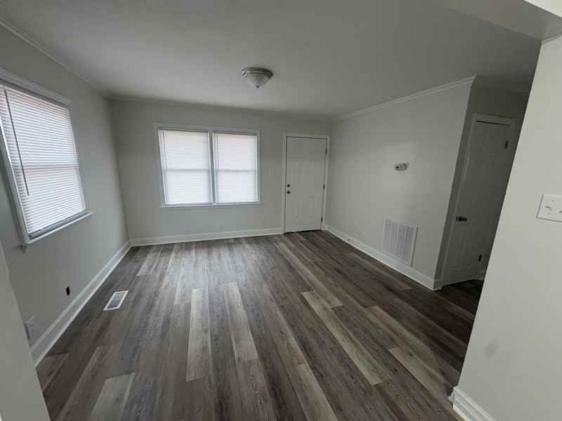 609 W Holly St - Photo 5 of 12
