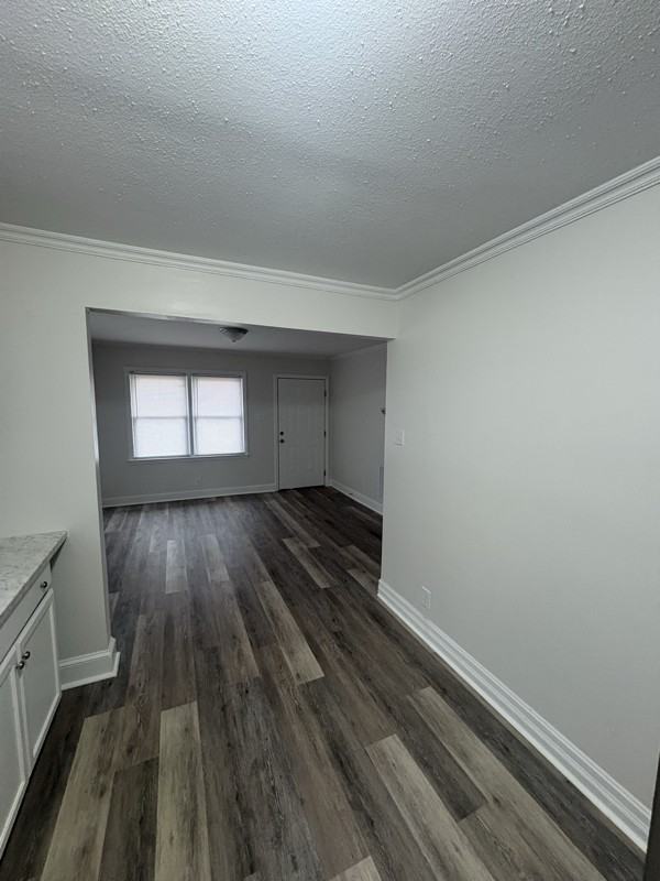 609 W Holly St - Photo 6 of 12