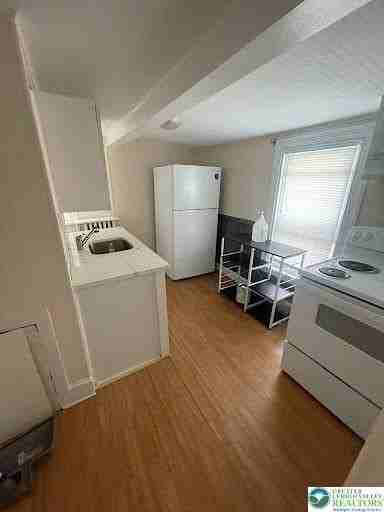 1323 Northampton St - Photo 4 of 13