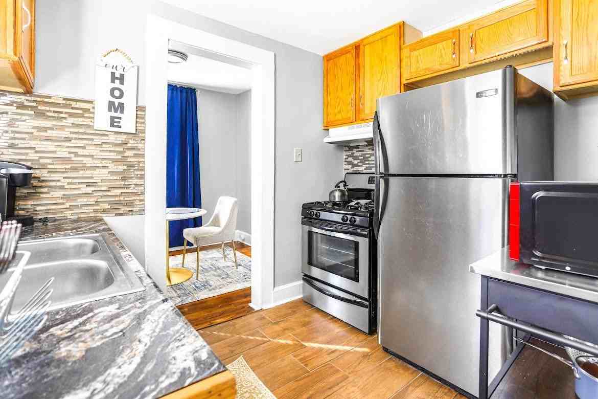 2280 Dauphine St #B - Photo 4 of 8