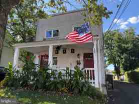415 Maple St - Photo 1 of 1