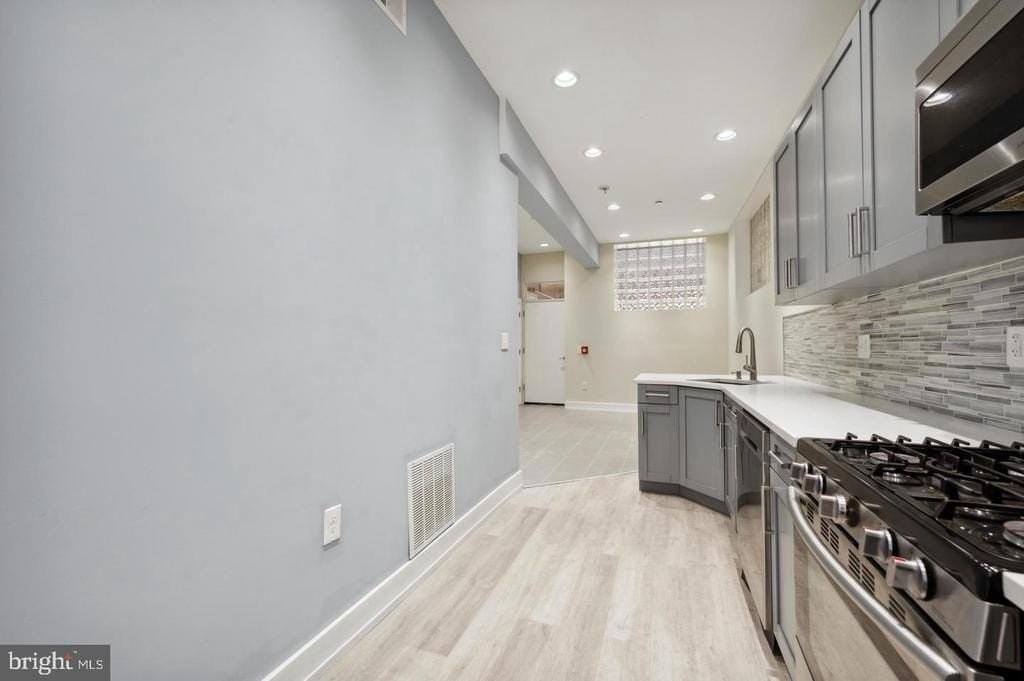 202426 E Fletcher St - Photo 3 of 13