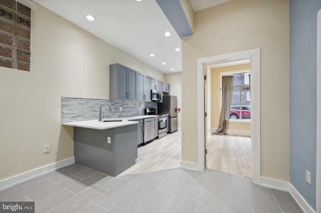 202426 E Fletcher St - Photo 6 of 13