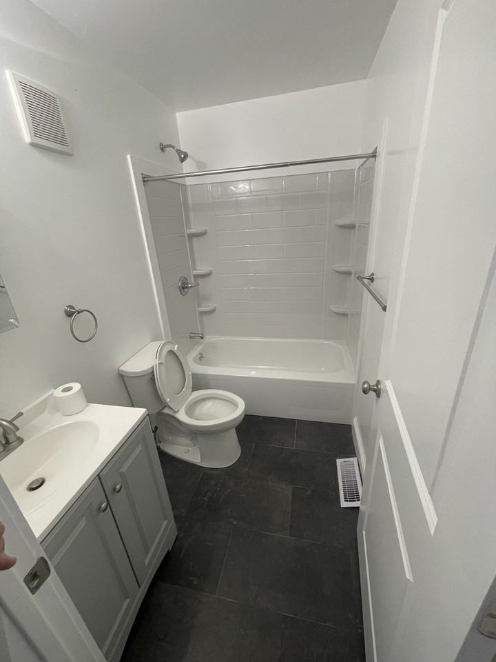 128 Mann Ave - Photo 2 of 6