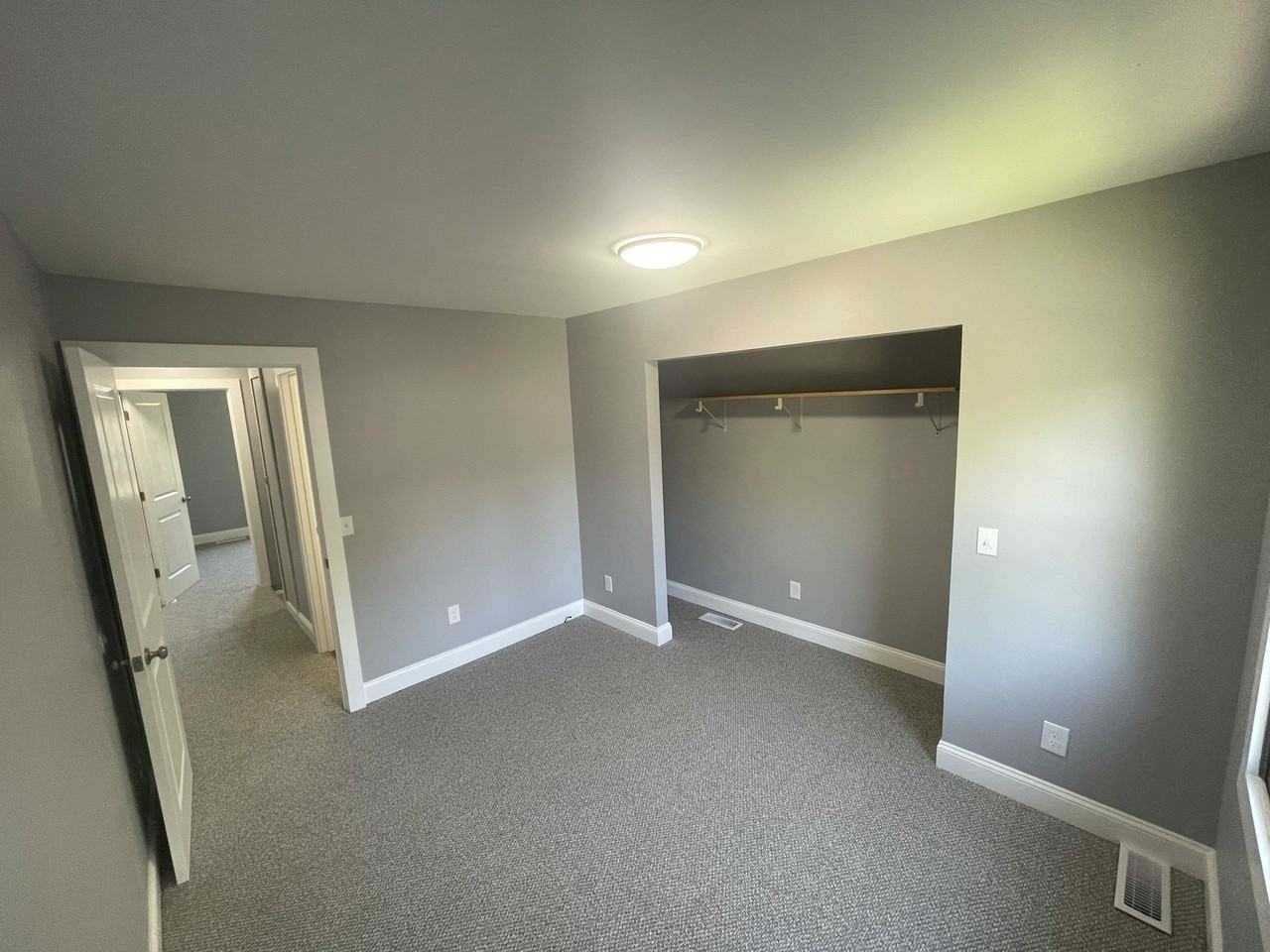 128 Mann Ave - Photo 3 of 6
