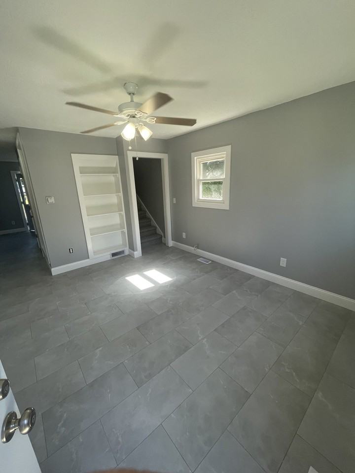 128 Mann Ave - Photo 4 of 6