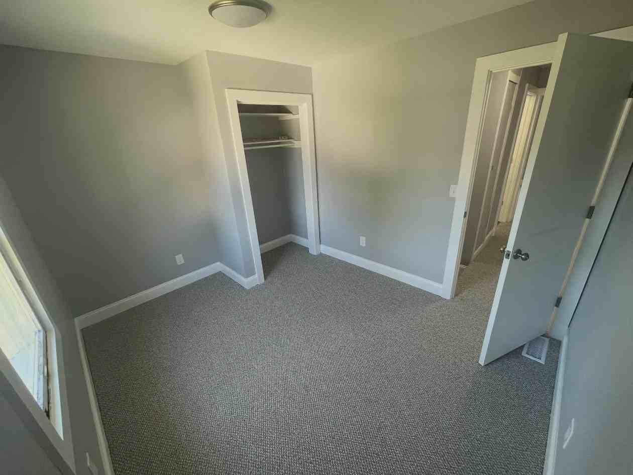 128 Mann Ave - Photo 5 of 6