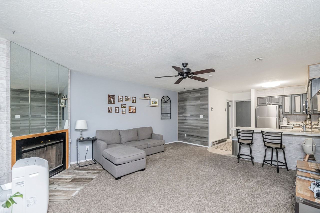 3615 N Wolf Creek Dr - Photo 2 of 17