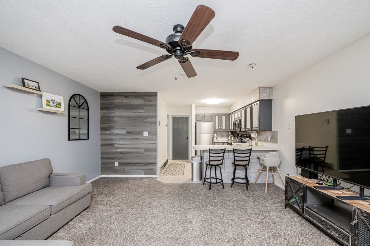 3615 N Wolf Creek Dr - Photo 3 of 17