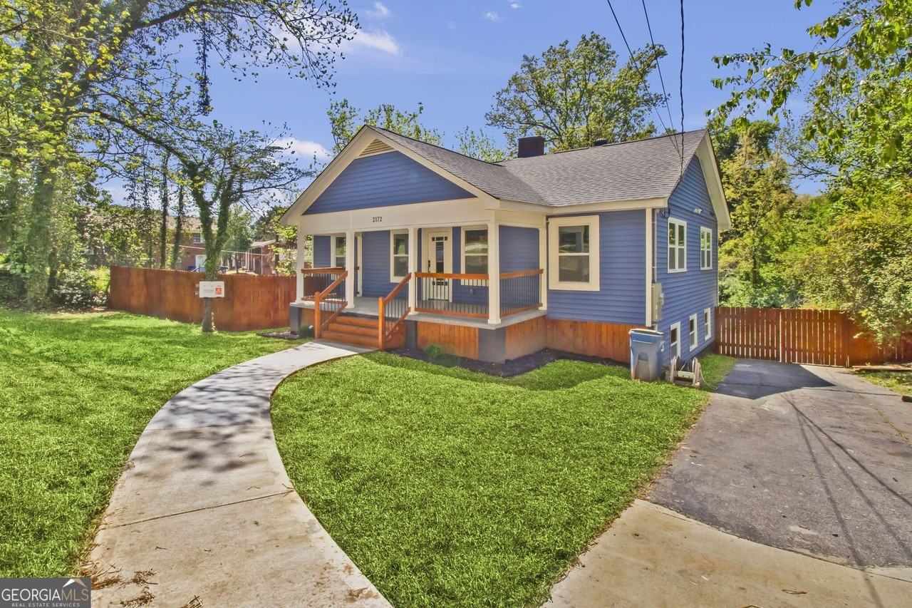 2172 Ben Hill Rd - Photo 2 of 31