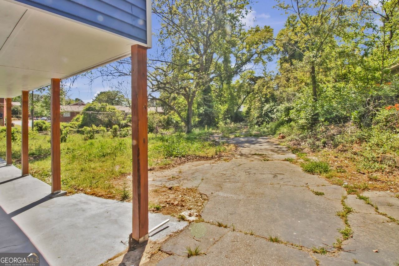 2172 Ben Hill Rd - Photo 6 of 31