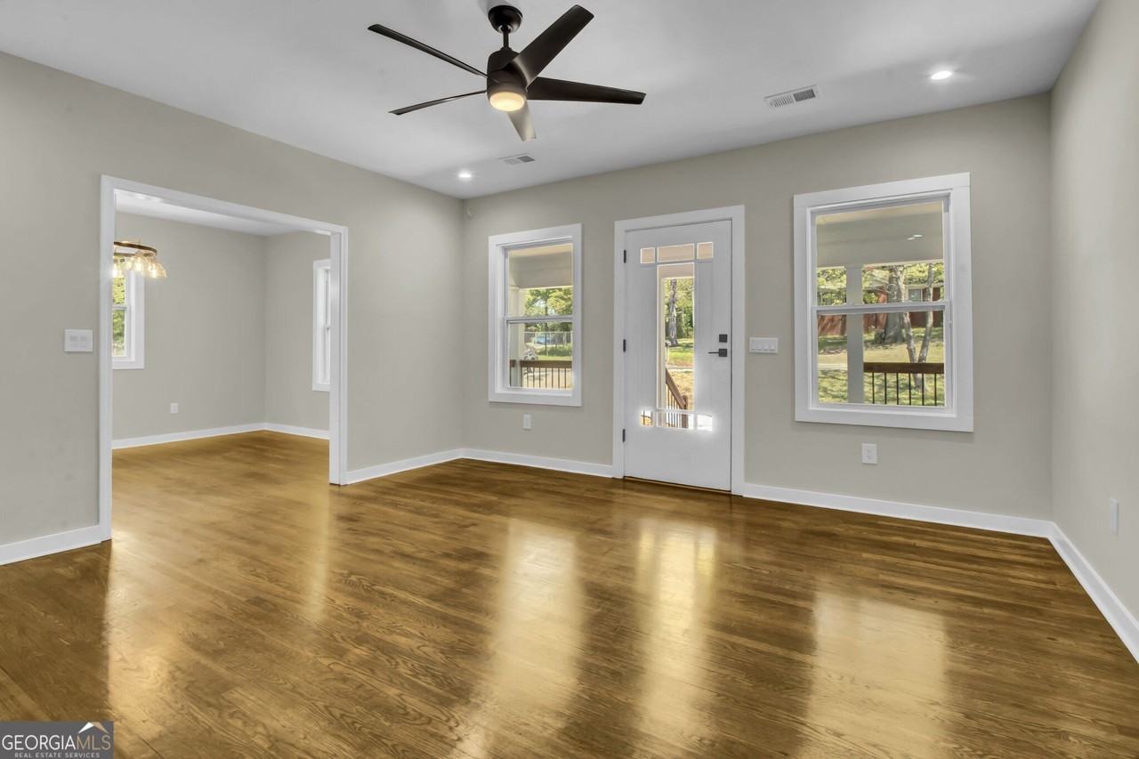 2172 Ben Hill Rd - Photo 7 of 31