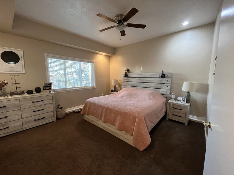 113 N Valley View Dr