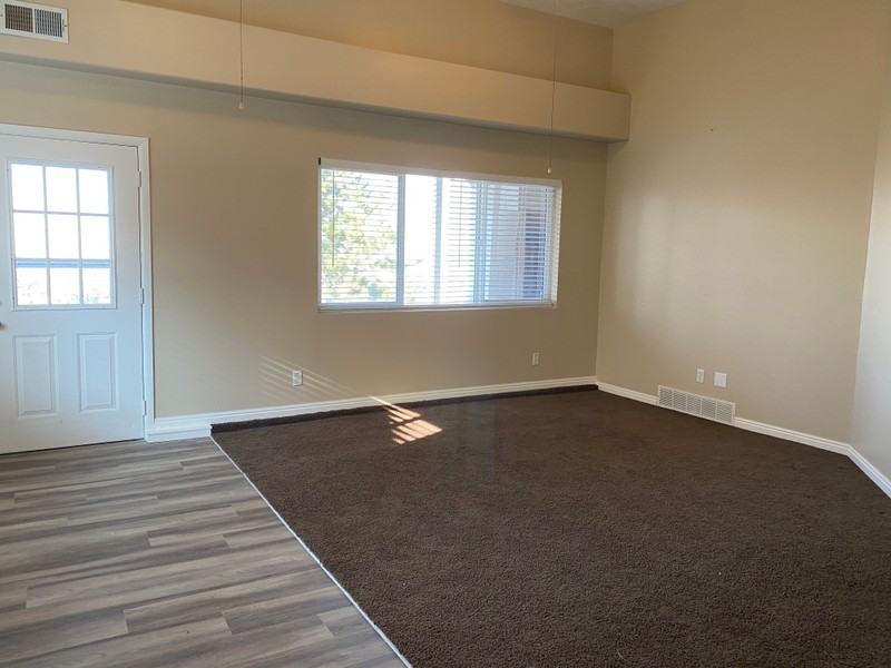 113 N Valley View Dr - Photo 4 of 16