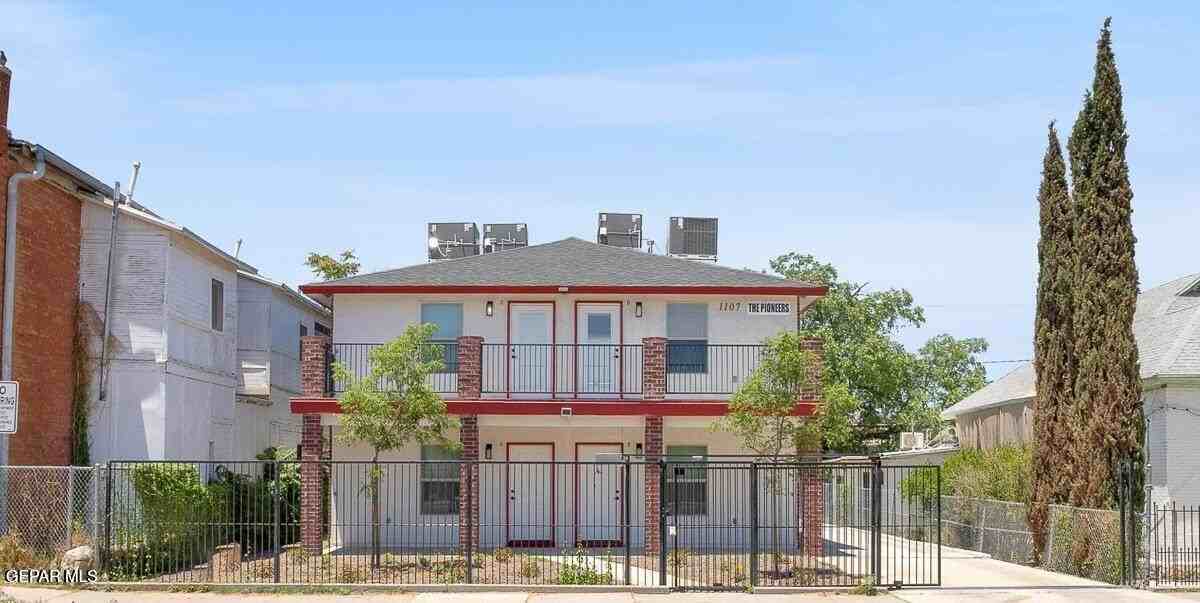 1107 Myrtle Ave #B
