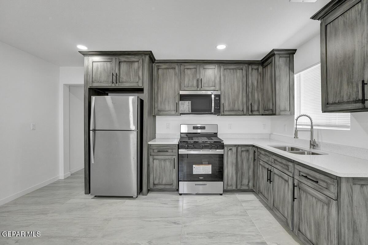 1107 Myrtle Ave #B - Photo 3 of 13