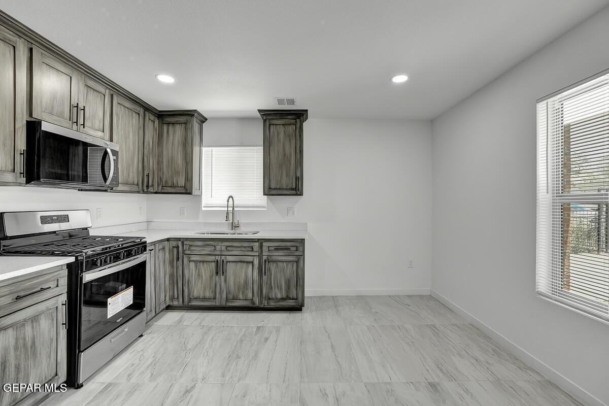 1107 Myrtle Ave #B - Photo 4 of 13