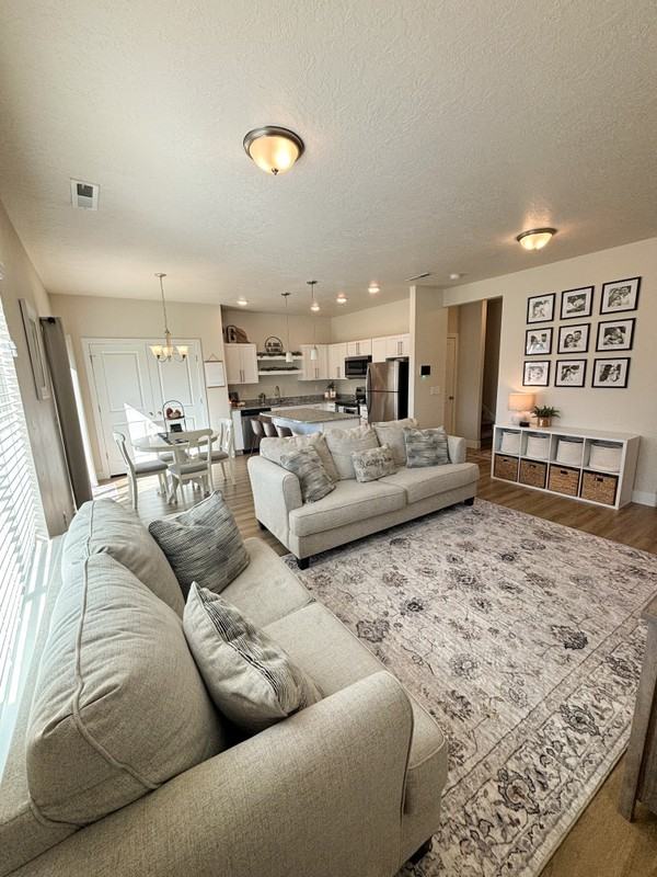 875 Ws - Photo 2 of 15