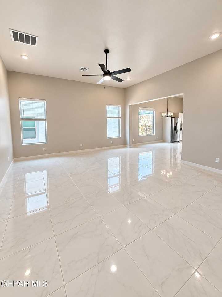 12633 Middlesbrough Ave - Photo 4 of 21