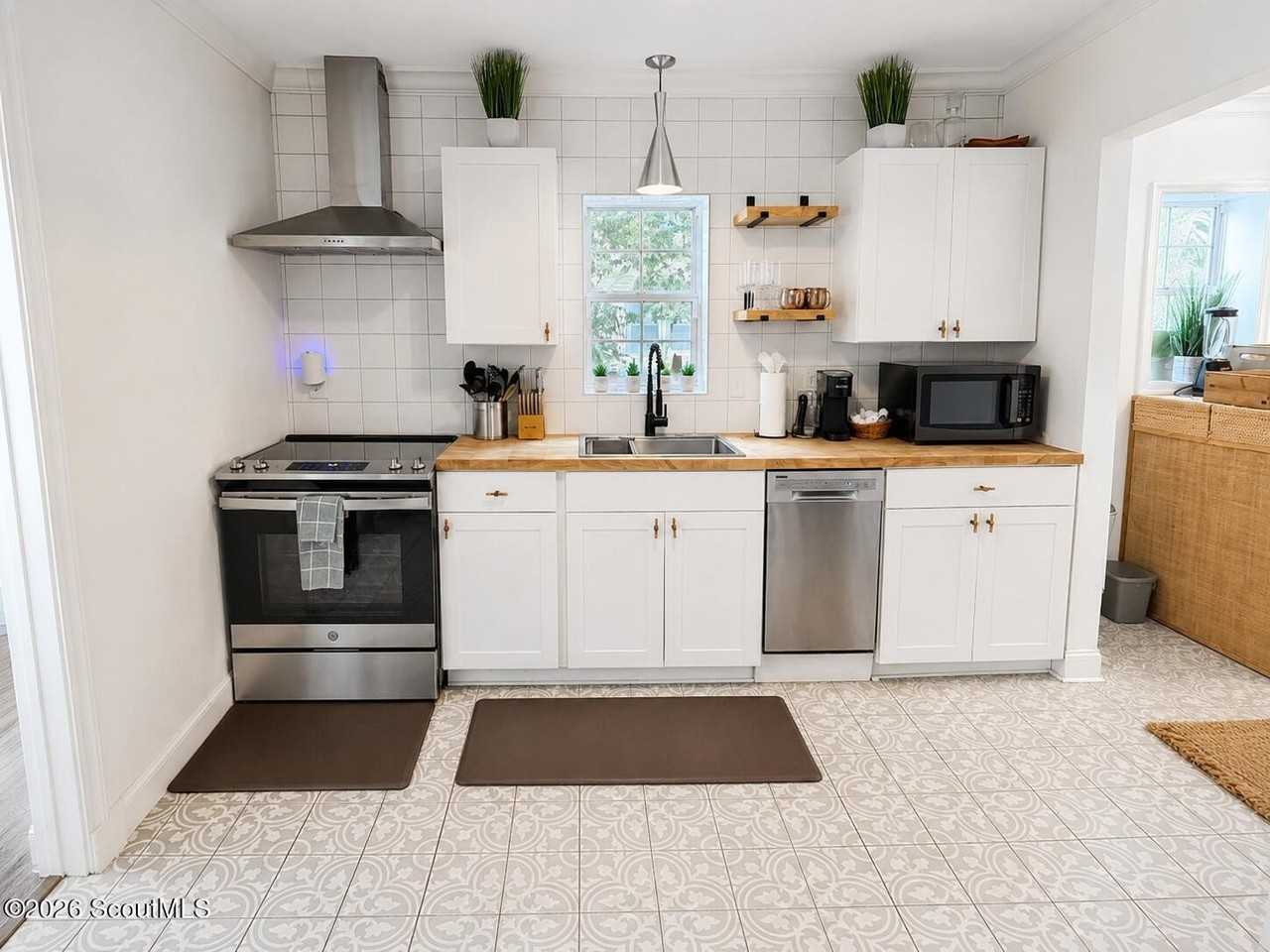 1908 Reynolds St - Photo 6 of 31