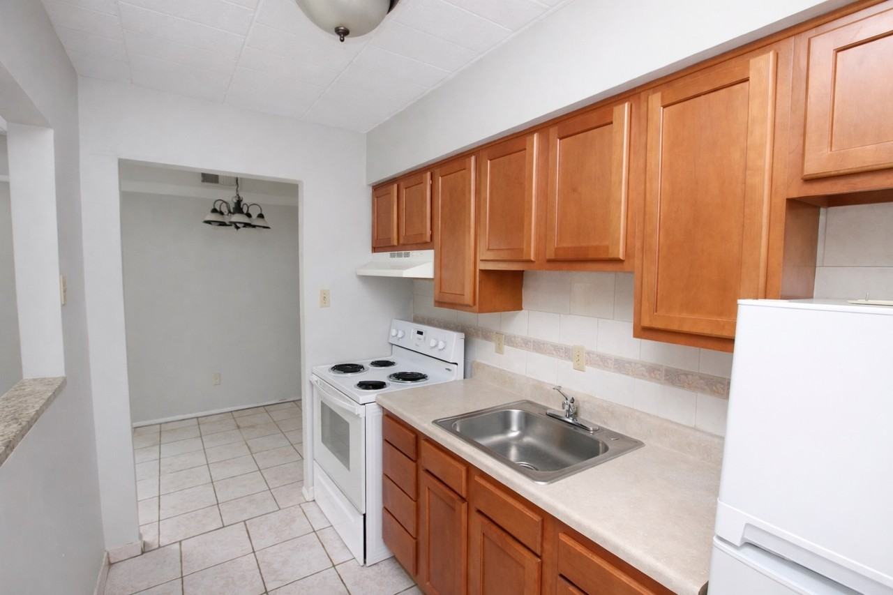AMADELL APARTMENTS -- 005 - Photo 2 of 6