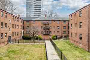 featured image of 255 S Harrison St