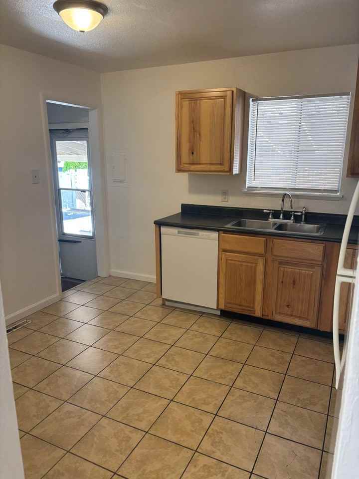 3607 Sheffield Ln - Photo 4 of 14