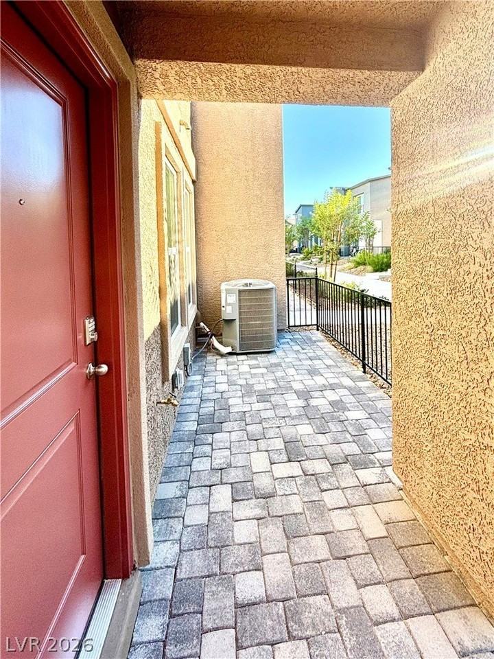 7373 Philip Cove St - Photo 6 of 36