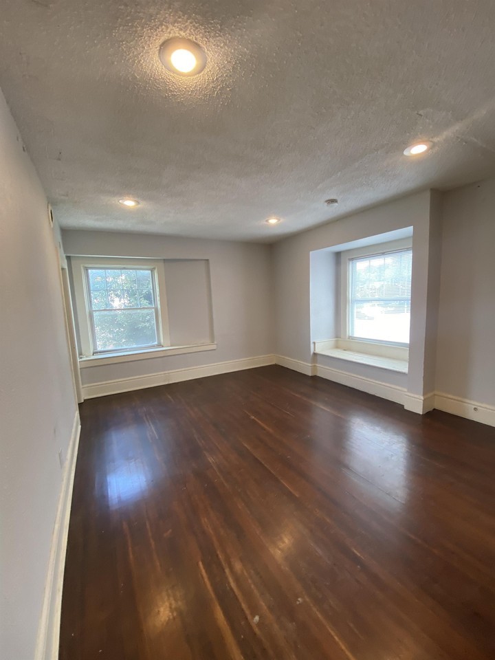 3830 Warwick Boulevard - Photo 2 of 6