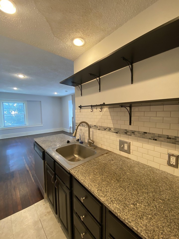 3830 Warwick Boulevard - Photo 3 of 6
