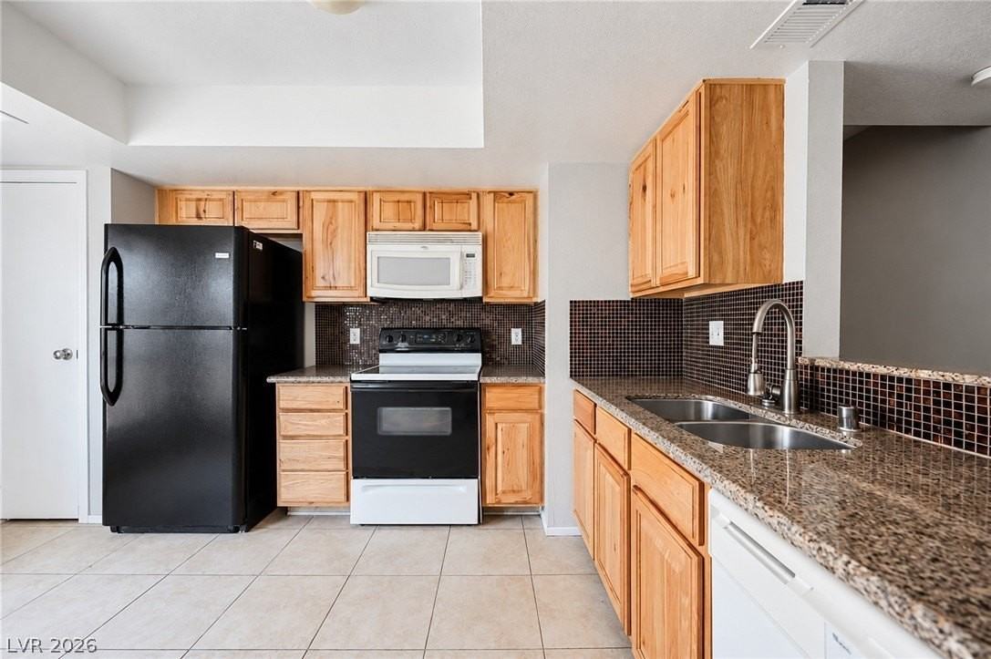 2961 Country Manor Ln #14 - Photo 4 of 19