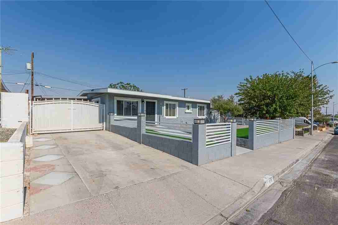 1028 Nassau Dr - Photo 3 of 42
