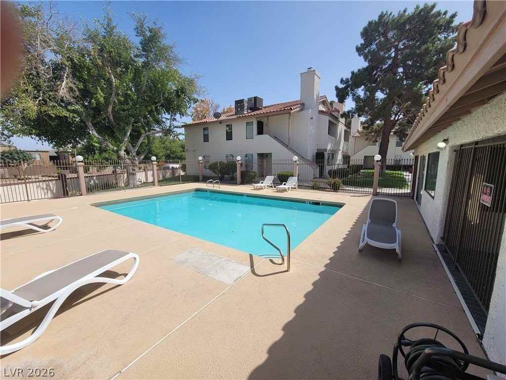 1321 Del Mar St #202 - Photo 5 of 30