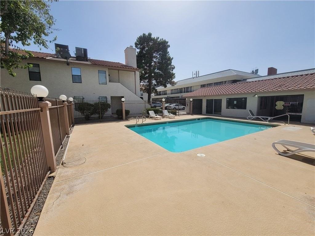 1321 Del Mar St #202 - Photo 6 of 30