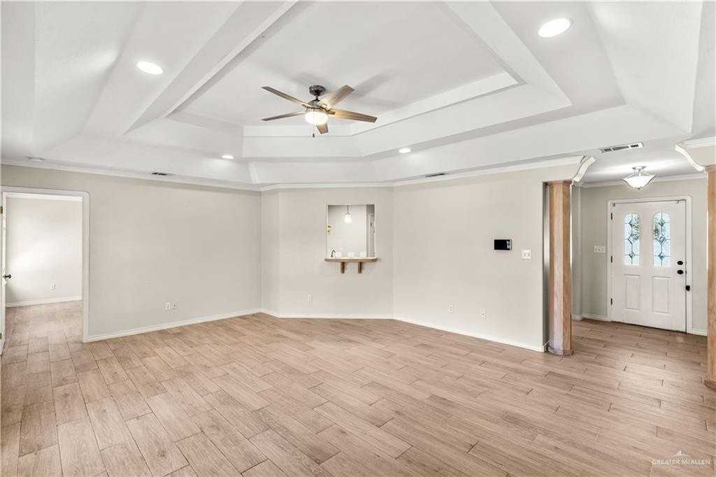 1806 Lauren Ln - Photo 5 of 19