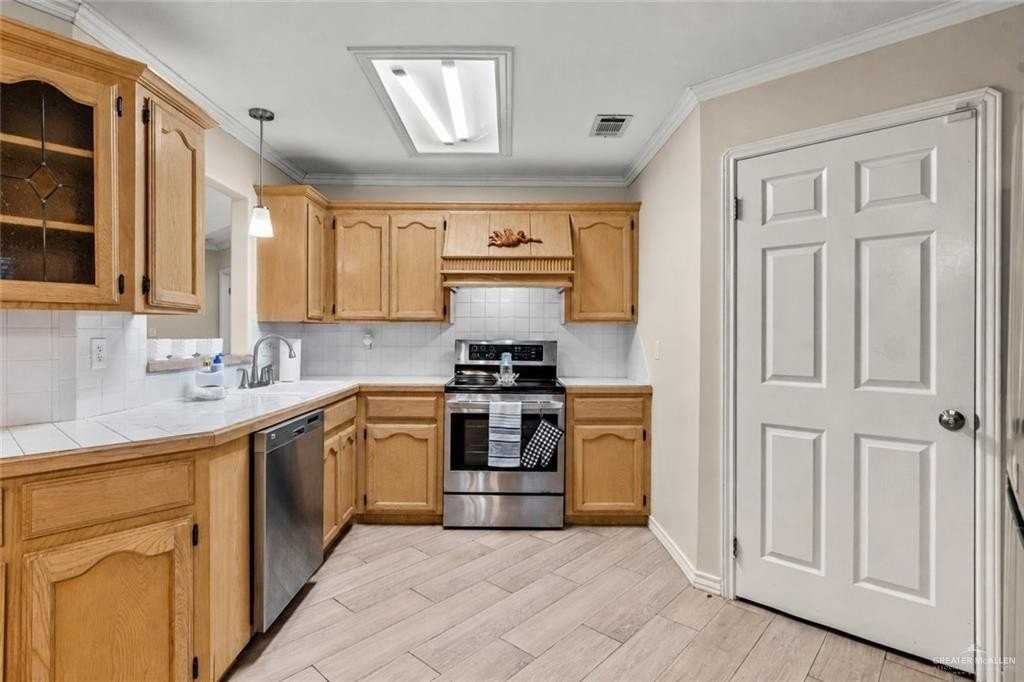 1806 Lauren Ln - Photo 7 of 19