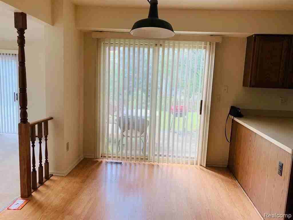 624 Burr Oak Dr - Photo 3 of 8