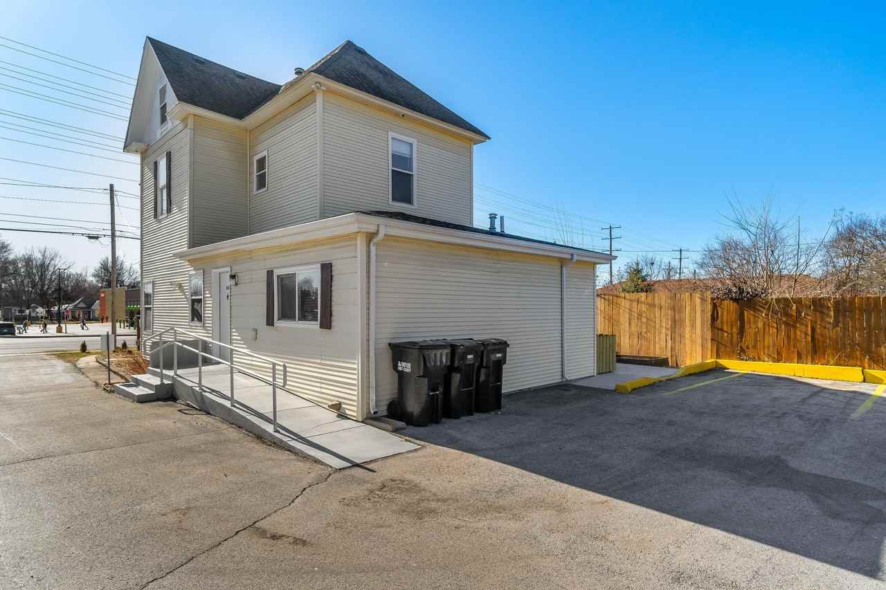 433 W Grand St #B - Photo 3 of 16