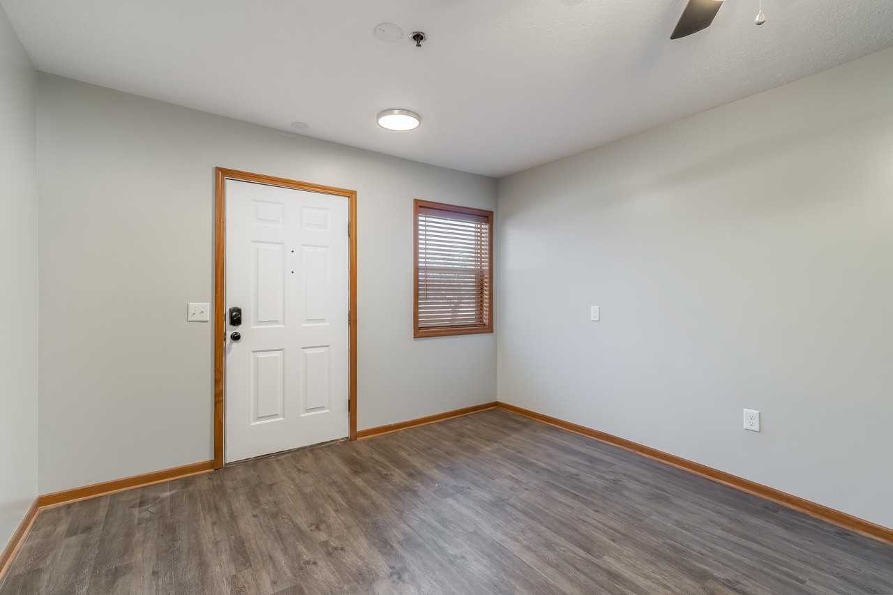 433 W Grand St #B - Photo 5 of 16