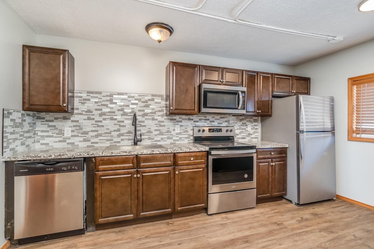 433 W Grand St #B - Photo 7 of 16