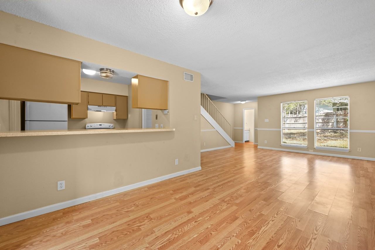 807 Castle Ridge Road - Photo 4 of 10