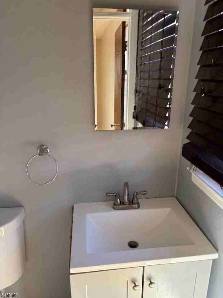 37 Young Ave 2nd Fl #2 - Photo 6 of 13
