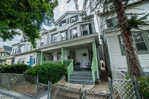 featured image of 712 E 27th St #2
