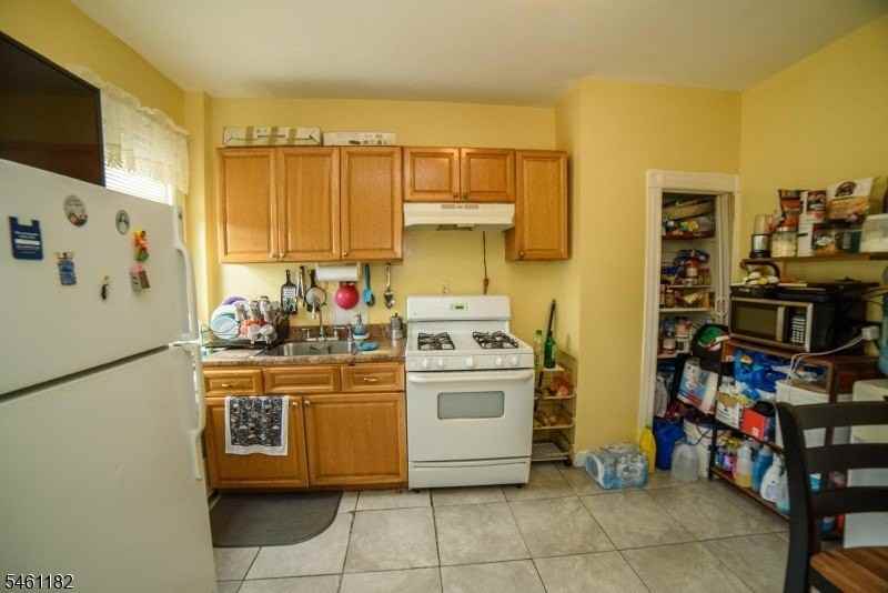 712 E 27th St #2 - Photo 4 of 10